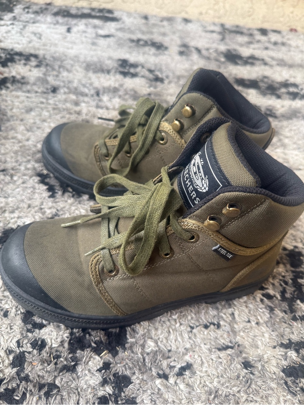 Women’s Skechers Olive Green Lace-Up Ankle steel toe Boots size 7.5